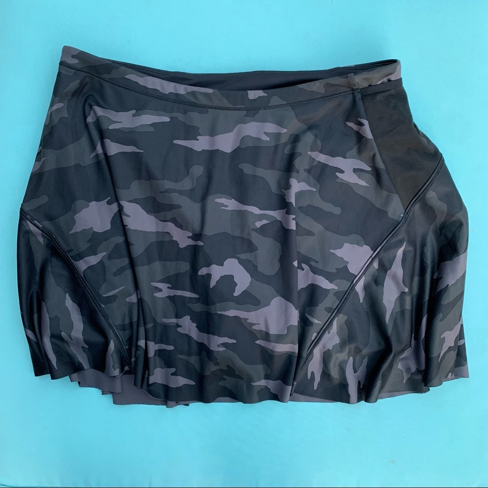 Athleta medium camo Match point Skort